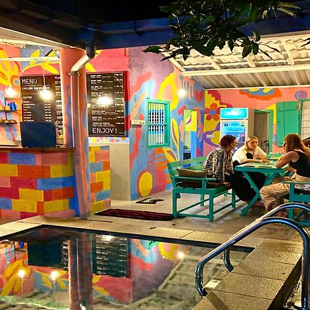 Cycling Backpacker Hostel & Cafe Unawatuna Zewnętrze zdjęcie