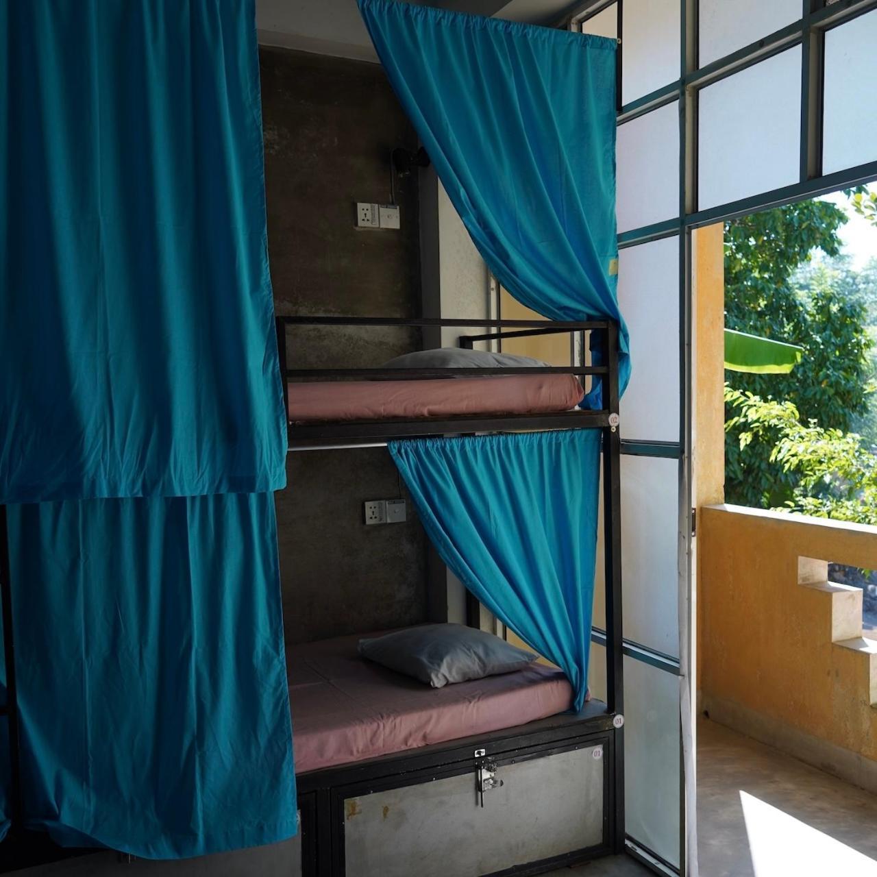 Cycling Backpacker Hostel & Cafe Unawatuna Zewnętrze zdjęcie